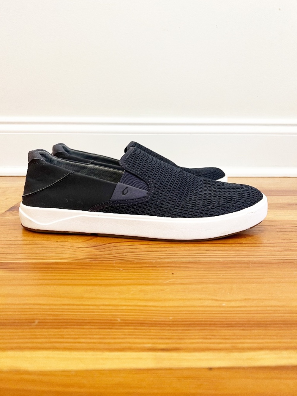 OluKai Lae'ahi Shoes Mens Size 11 Navy Blue Mesh Slip On Casual Comfort Sneakers